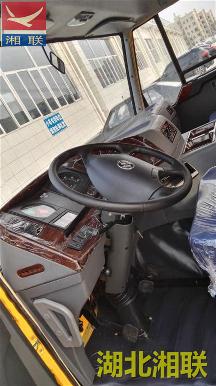 老款红岩金刚驾驶室